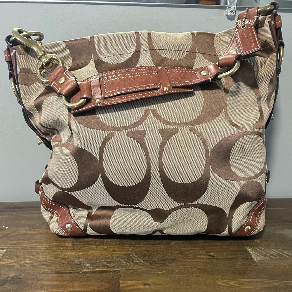 Brown coach purse, used but in good condition.